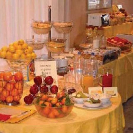 Hotel Moderno Rimini Kültér fotó