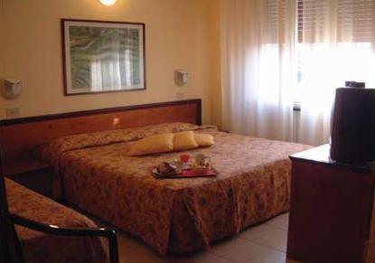 Hotel Moderno Rimini Szoba fotó